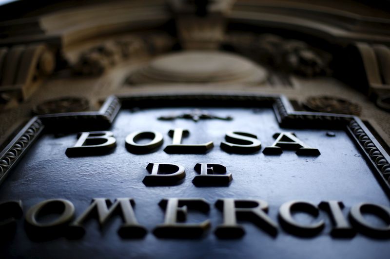 MERCADOS A.LATINA-Monedas y bolsas cierran al alza por dólar más débil y repunte de acciones globales