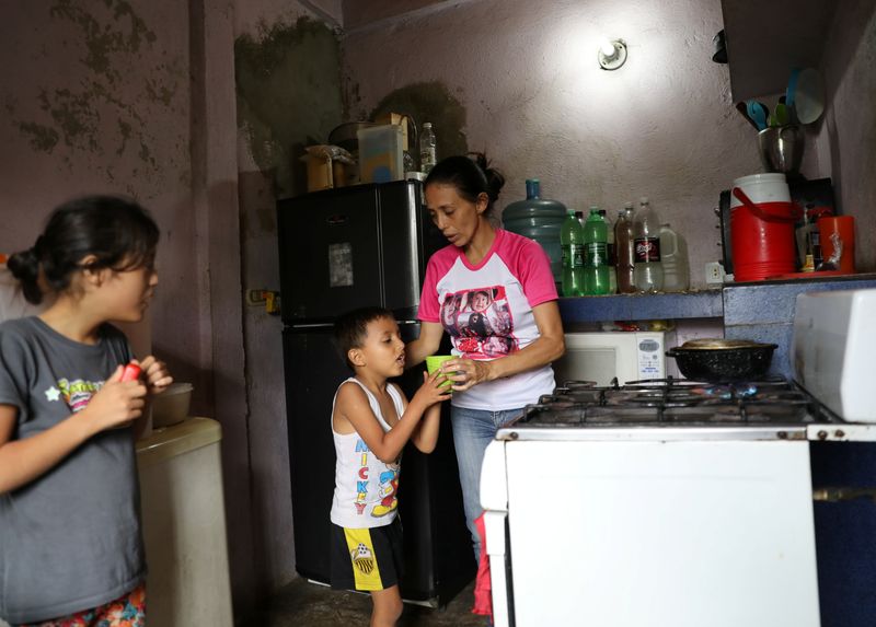 Enfermeras venezolanas, atrapadas entre COVID-19 y la crisis económica