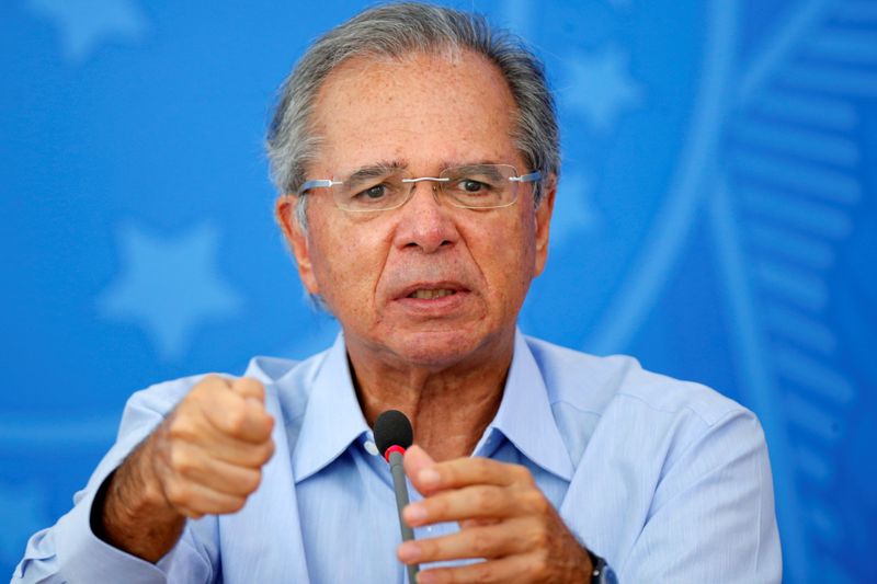 Reforma administrativa en Brasil generaría ahorros por al menos 57.000 mln dlr en 10 años: Guedes