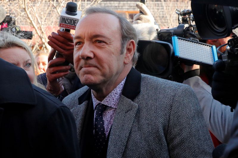 Demandan a actor Kevin Spacey por supuesto ataque y agresión en década de 1980