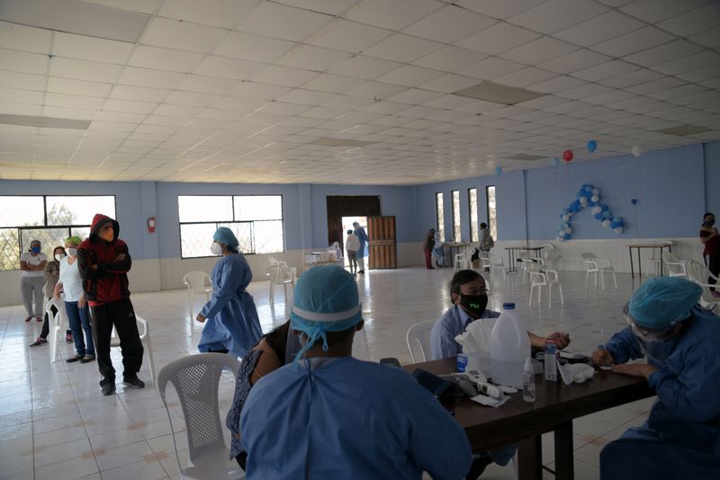 Ecuador reconoce limitaciones para el procesamiento de pruebas de coronavirus