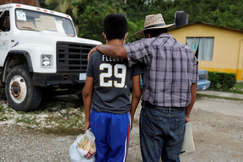 Madre migrante envía hijo con discapacidades a EEUU para una mejor vida pero él desaparece