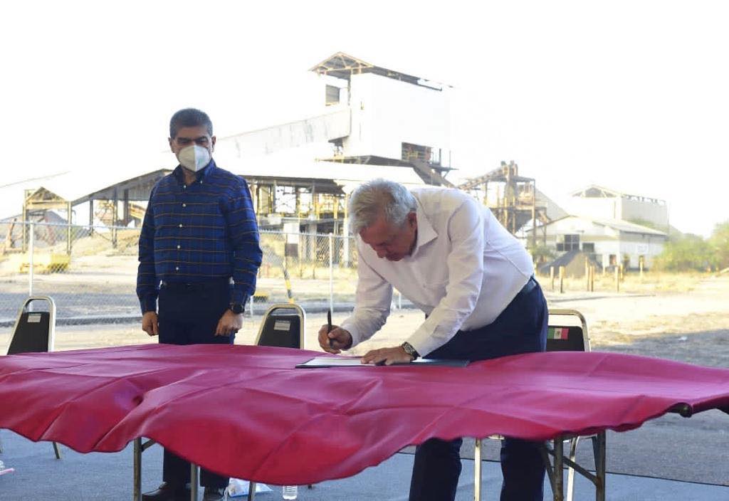 Firma AMLO rescate en Pasta de Conchos
