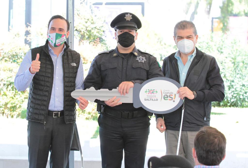 Fortalece Coahuila seguridad con entrega de patrullas