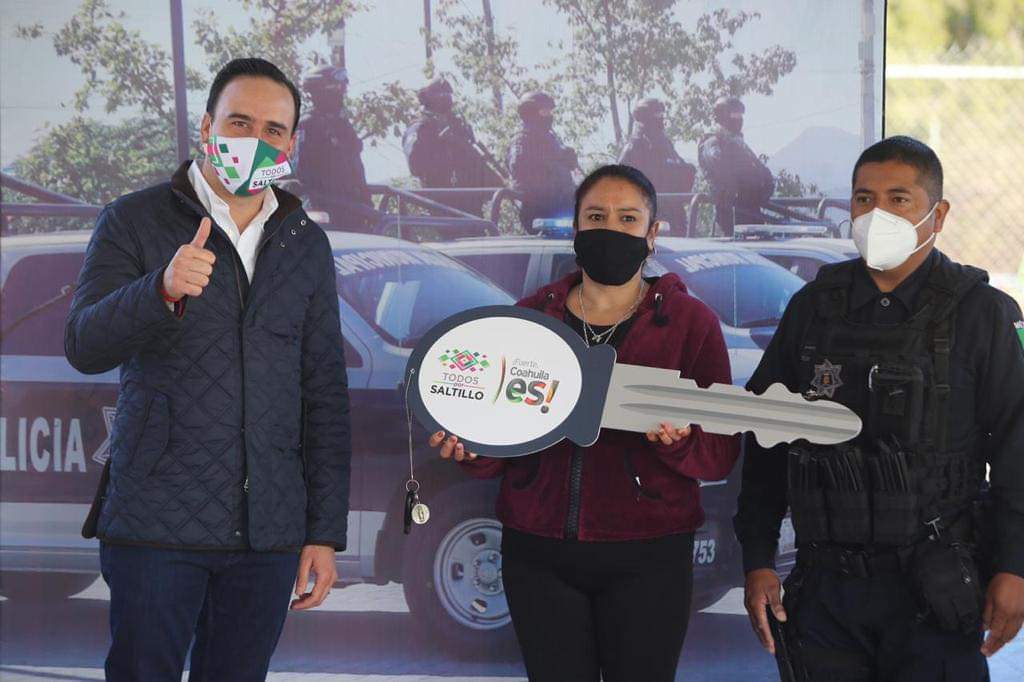 Fortalece Alcalde seguridad con entrega de patrullas en colonias