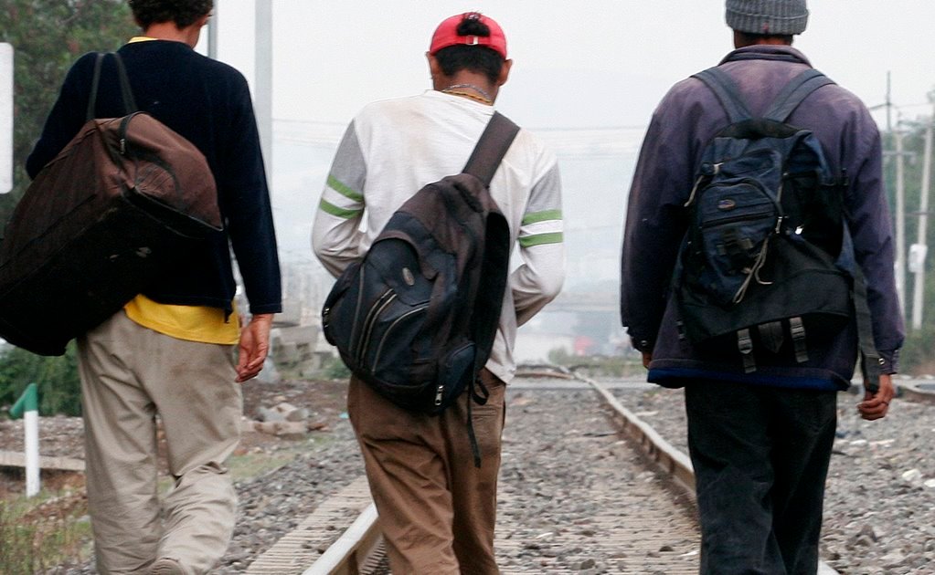 Migrantes se quedan varados en espera de una cita en la corte de EU