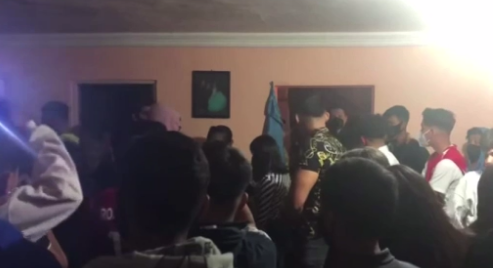 Revientan fiesta clandestina con menores de edad en Torreón