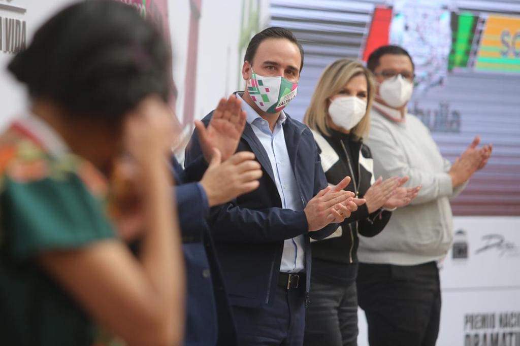 Entrega alcalde Premios Nacionales de Dramaturgia y Ballet Saltillo 2020