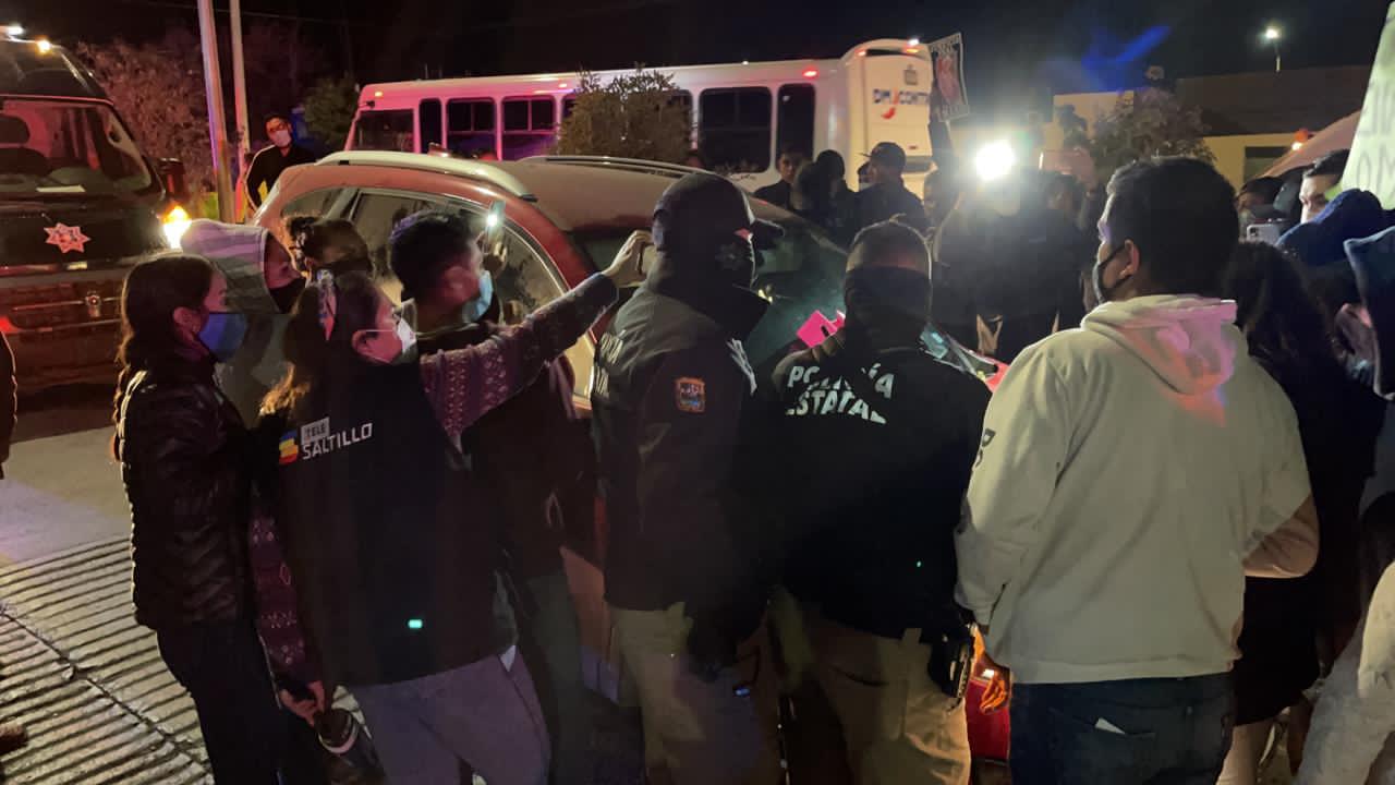 Exigen justicia familiares de Mario; saquean expendio de familiar de Ada