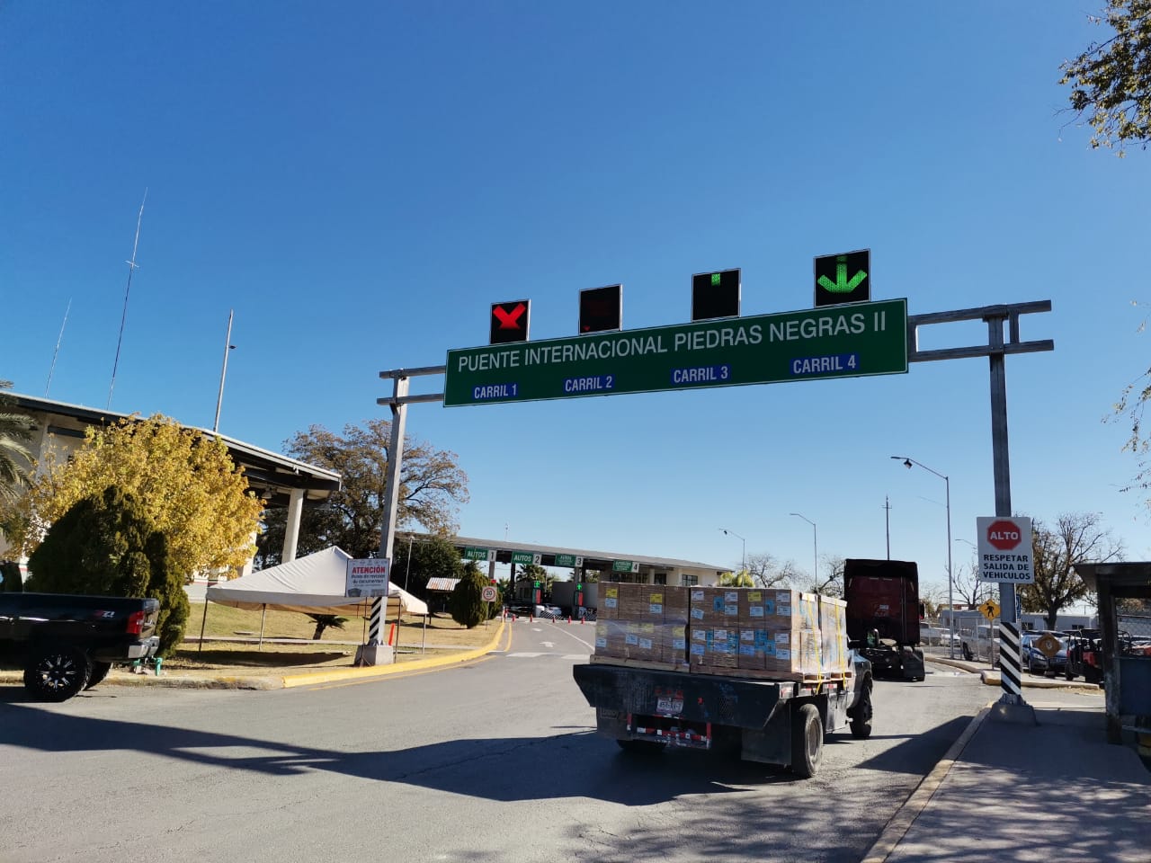Rechazan transportistas incremento a tarifas en puente internacional