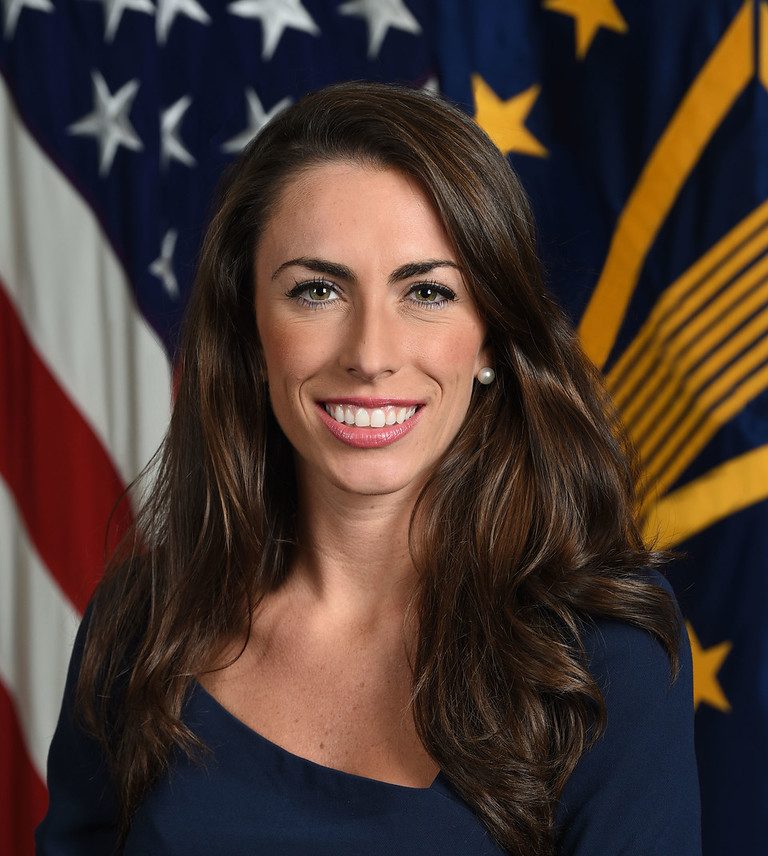 Renuncia directora de comunicación de la Casa Blanca