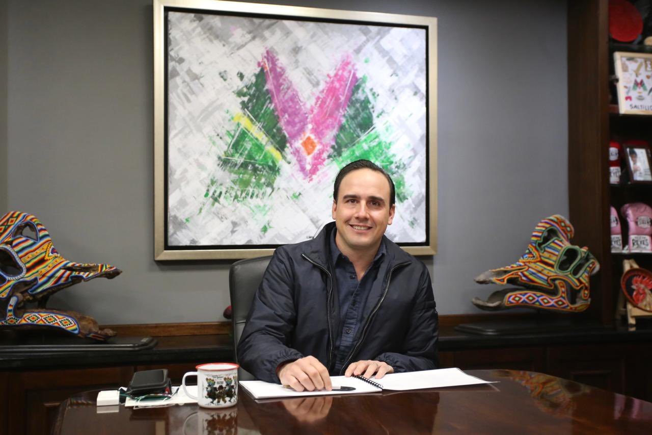 Evalúa Manolo Jiménez tema de reelección