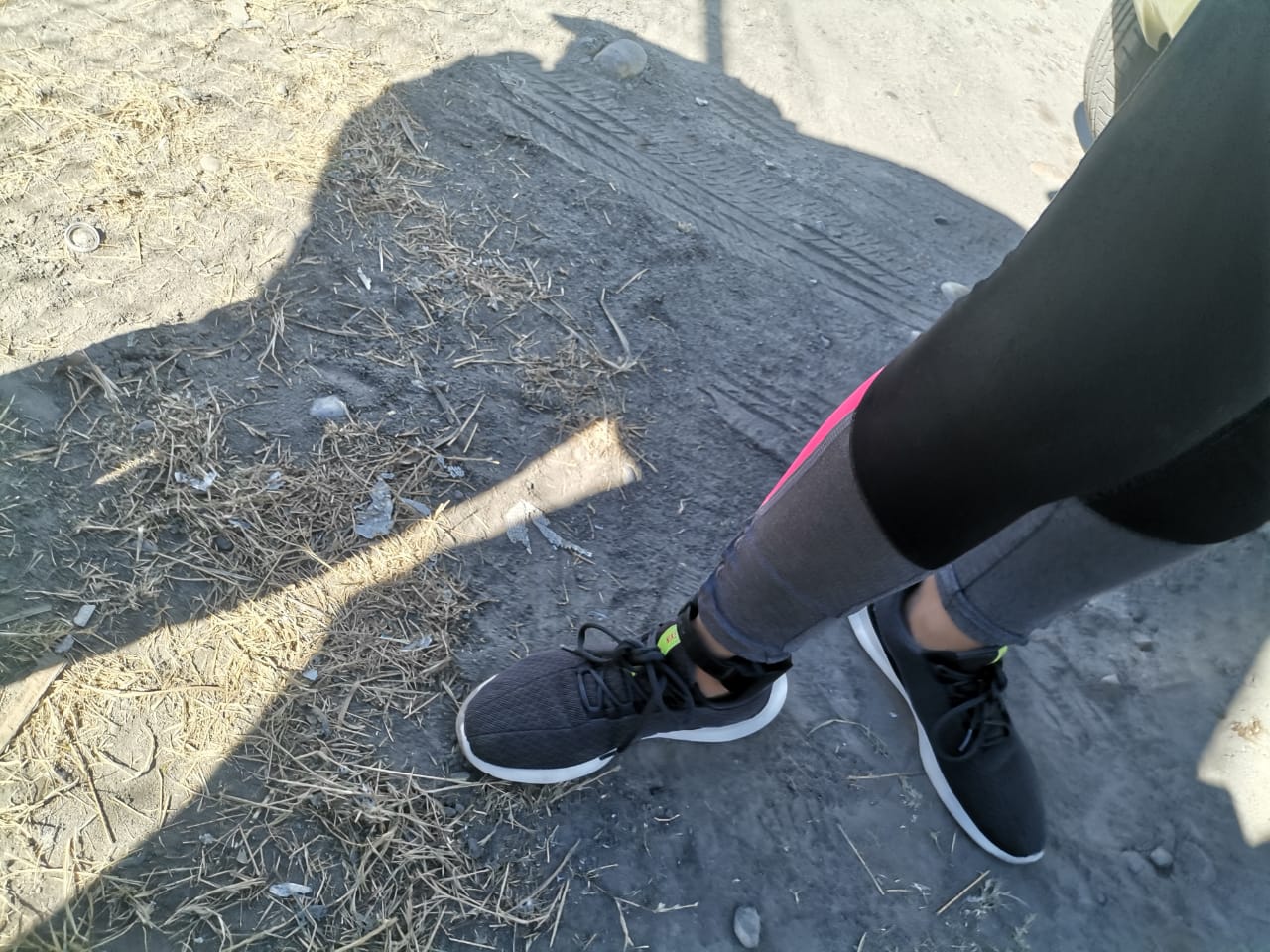 Castigan a víctima de violencia familiar con brazalete electrónico