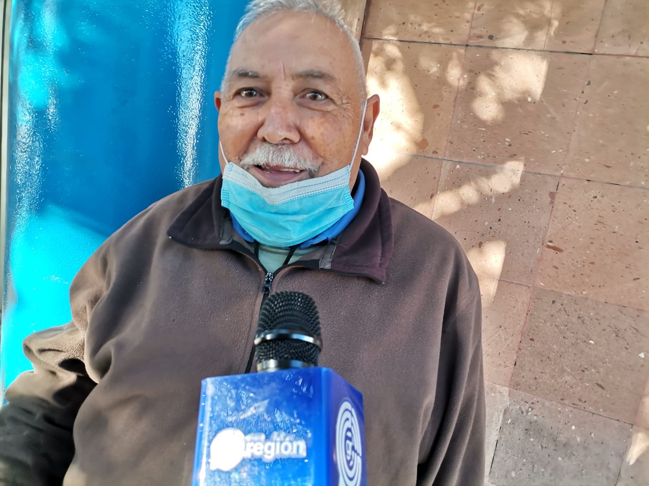 Por la pandemia, meseros cambian de profesión