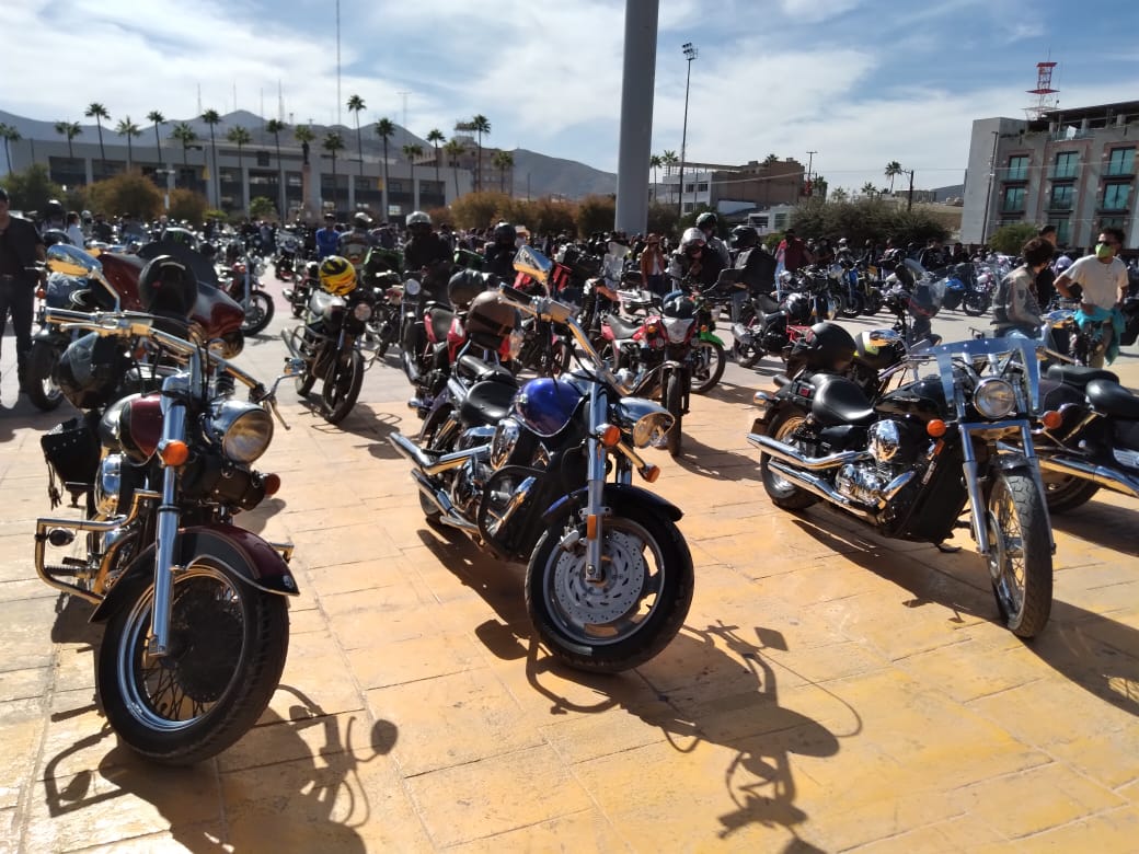 Protestan motociclistas contra restricciones de movilidad en Torreón