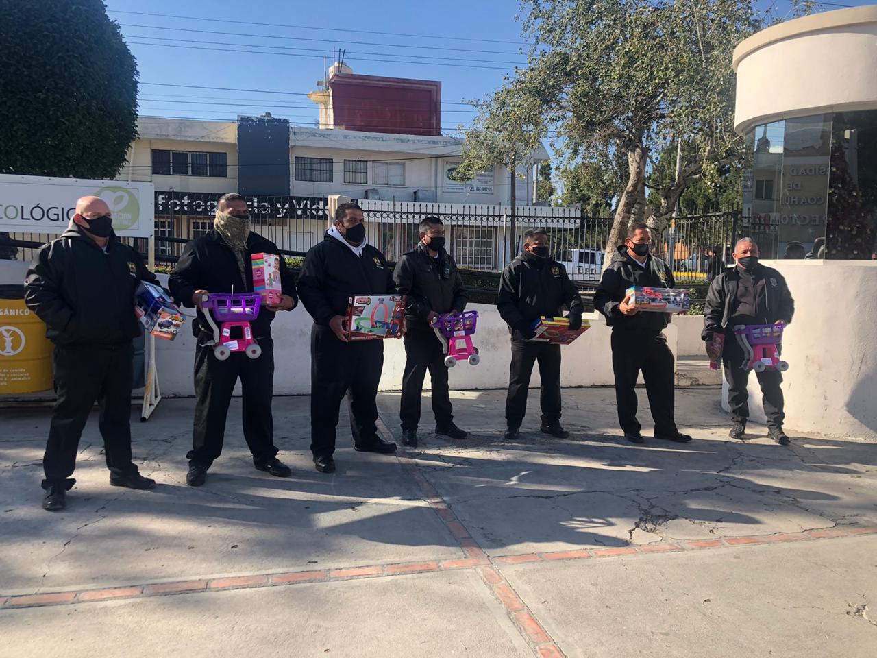 Policías municipales se suman a la campaña de donación de juguetes impulsada por la UAdeC
