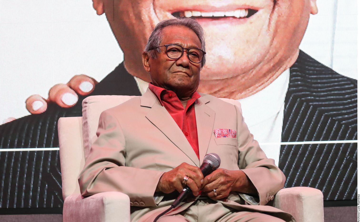 (ÚLTIMA HORA) Muere el cantante Armando Manzanero después de luchar contra Covid-19