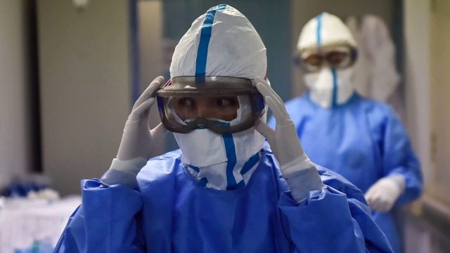 Personal de salud de Nuevo León no podrá vacunarse en Coahuila