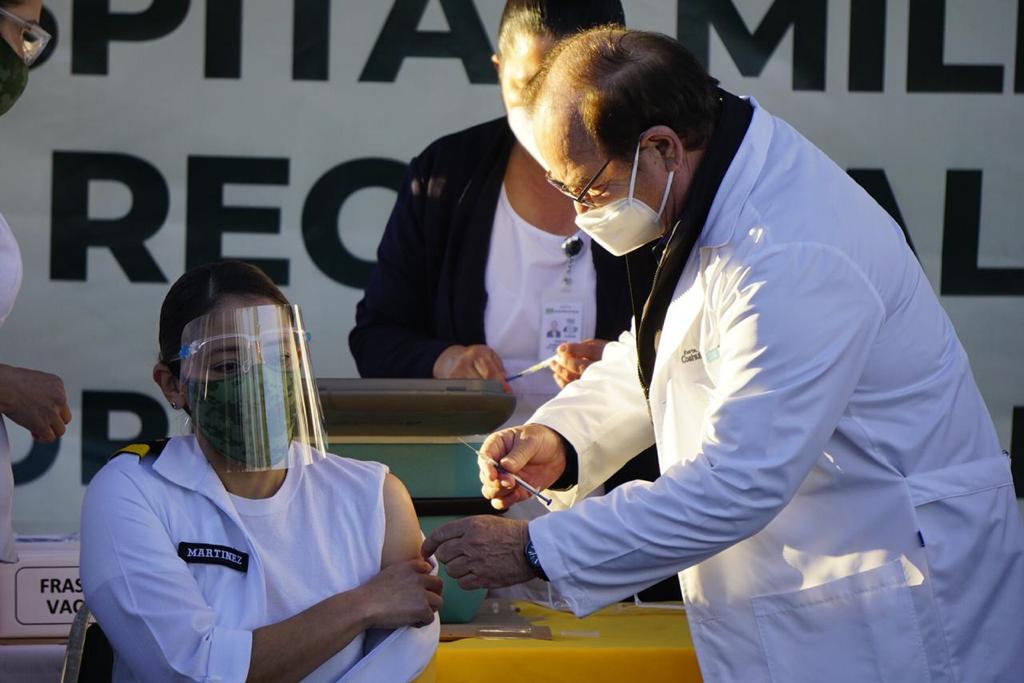 RECIBEN PRIMERAS VACUNAS PERSONAL MÉDICO DE TODAS LAS REGIONES DE COAHUILA