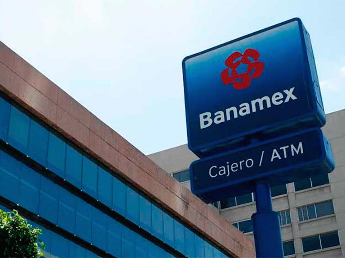 (VIDEO) Mujer de Torreón denuncia a Banamex; cajero ATM se habría “tragado” 10 mil pesos