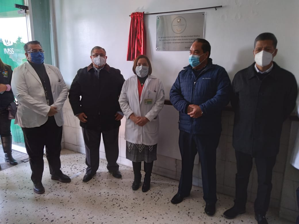 Debemos vacunar primero a los que nos están salvando: Santillán