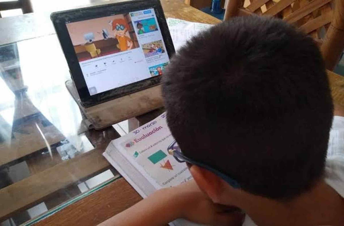 Regresan hoy 613 mil alumnos a clases virtuales