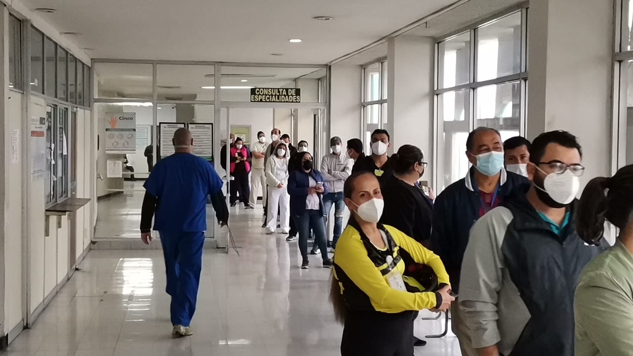 Aplican segunda dosis anticovid a personal médico de la Clínica 7 en Monclova