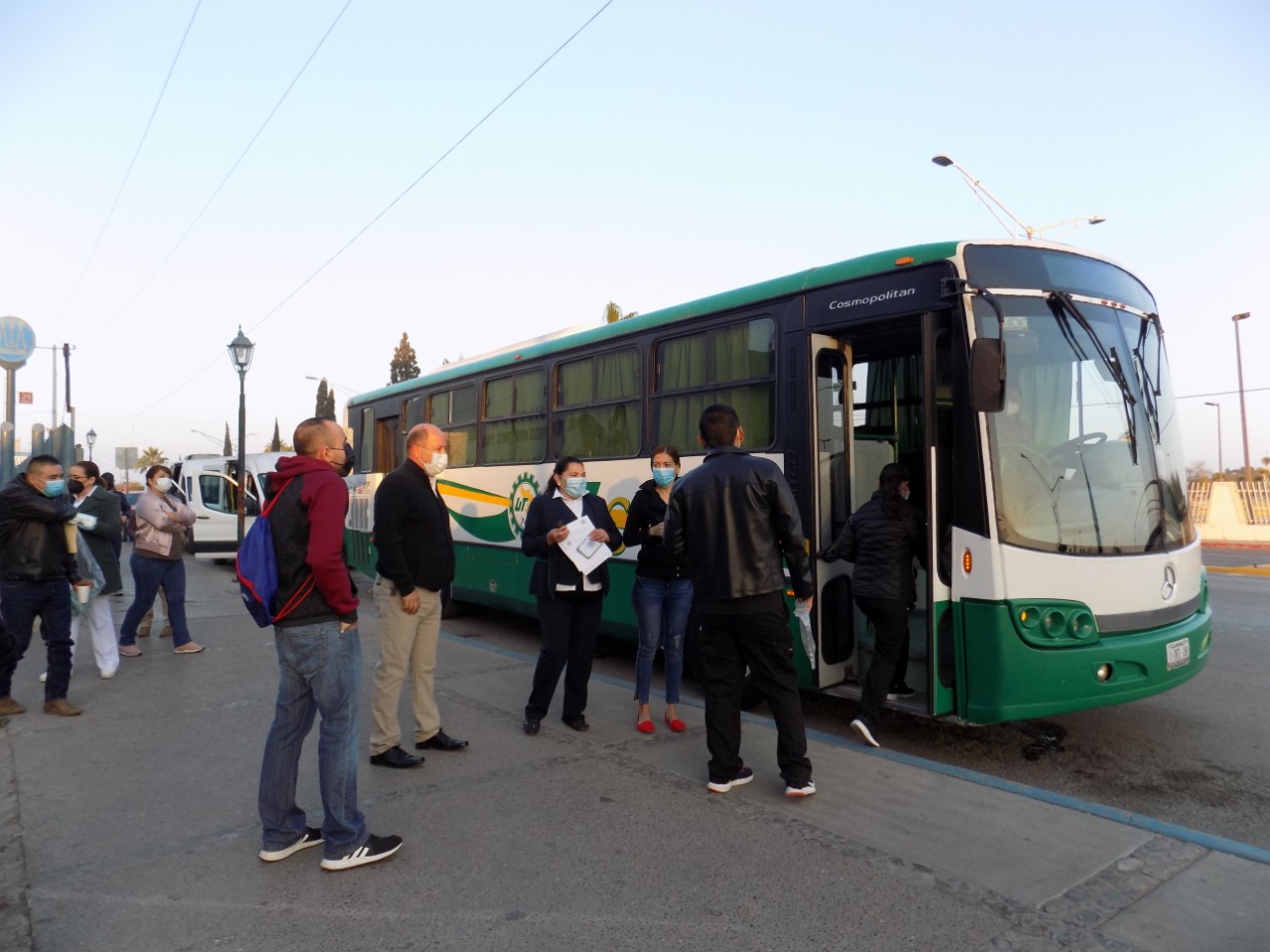 Apoyará Múzquiz con transporte para vacunación de médicos