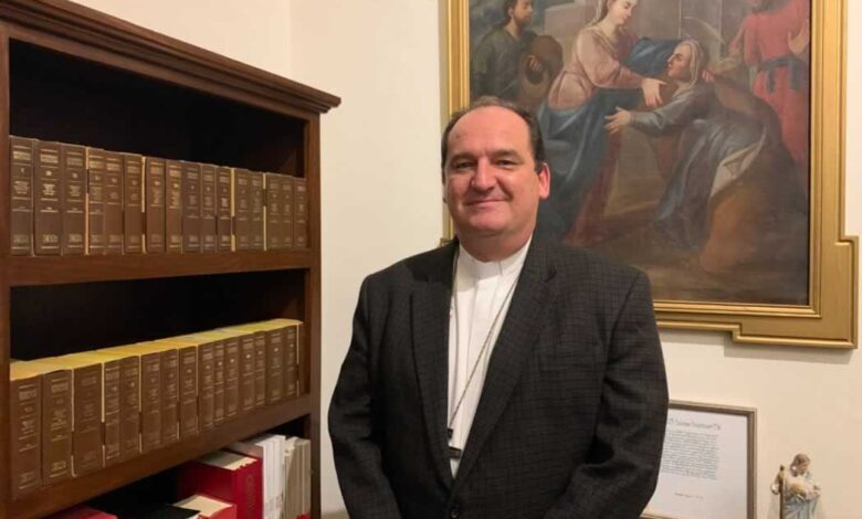 Relevo en la Diócesis de Saltillo; se va Vera, llega Hilario González