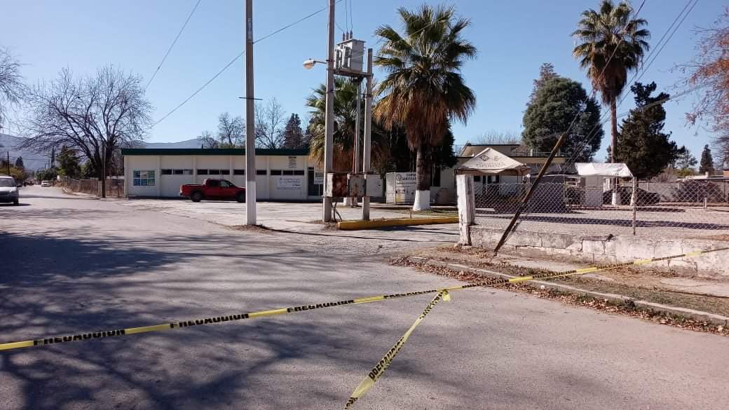 Abandonan a vaquero en camioneta después de que se accidentó