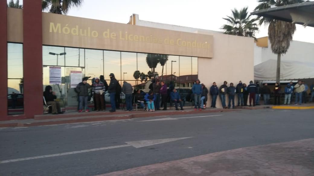 Cierran módulo de licencias en Saltillo tras brote de COVID