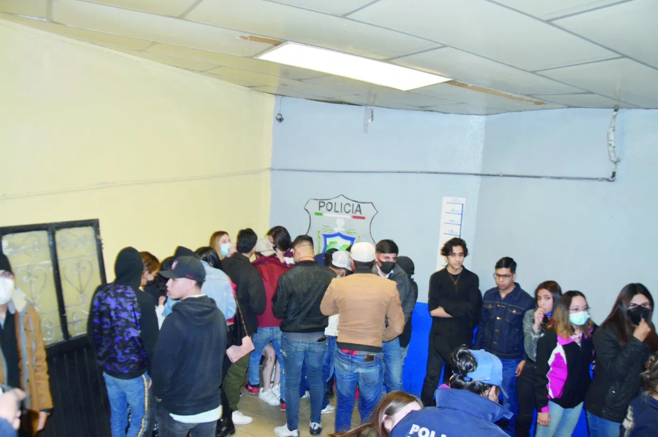 Policía revienta “fiesta COVID” con menores de edad en Monclova