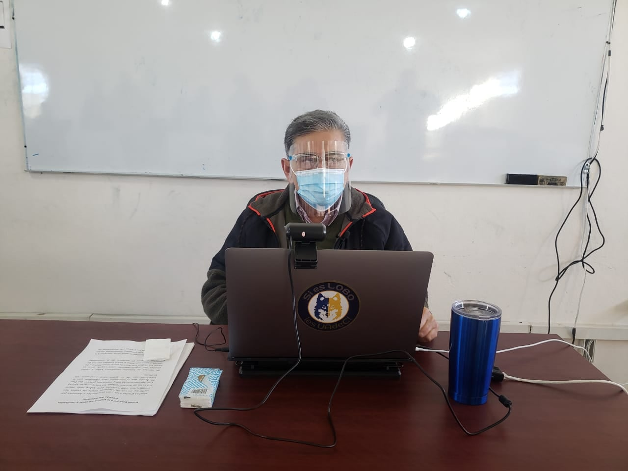 Salvador Hernández Vélez se somete a chequeo médico preventivo