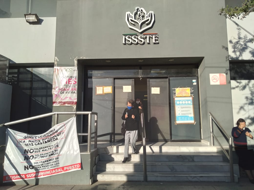Firman director y trabajadores del ISSSTE de Torreón acuerdo ante notario