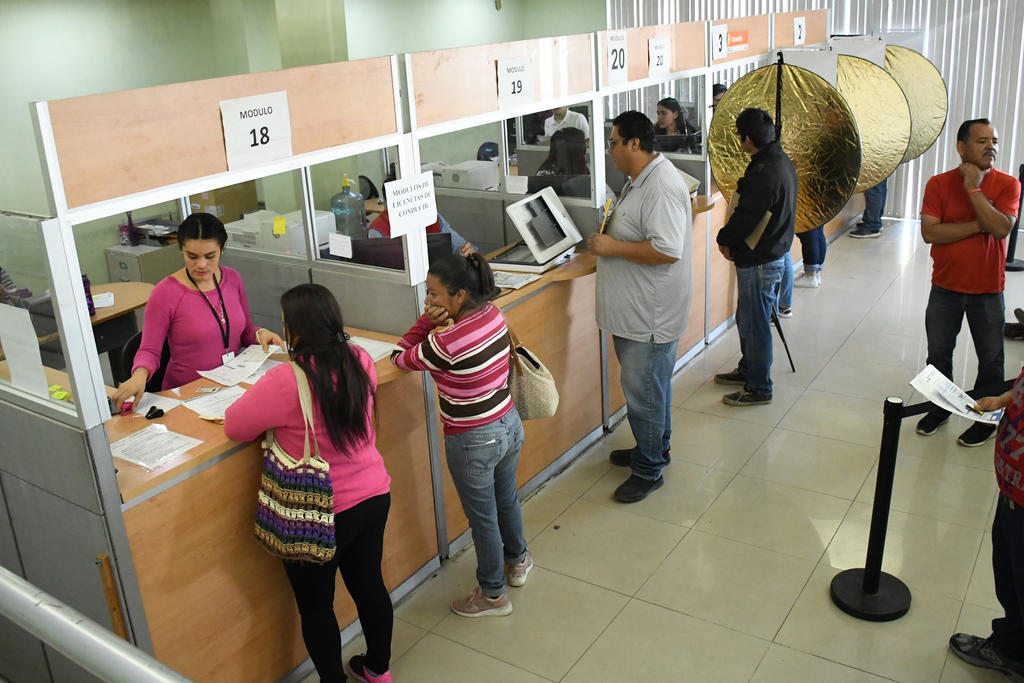 Invitan a aprovechar descuentos en derechos de control vehicular