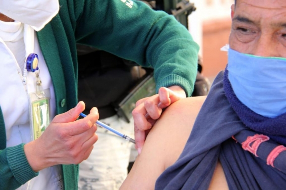 En Arteaga, el 30 por ciento de adultos mayores no quiere vacuna anticovid