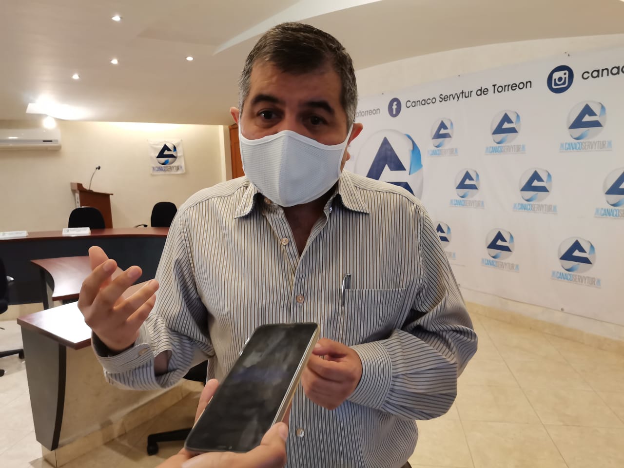 Programas de vacunación nunca se habían politizado: Olmos