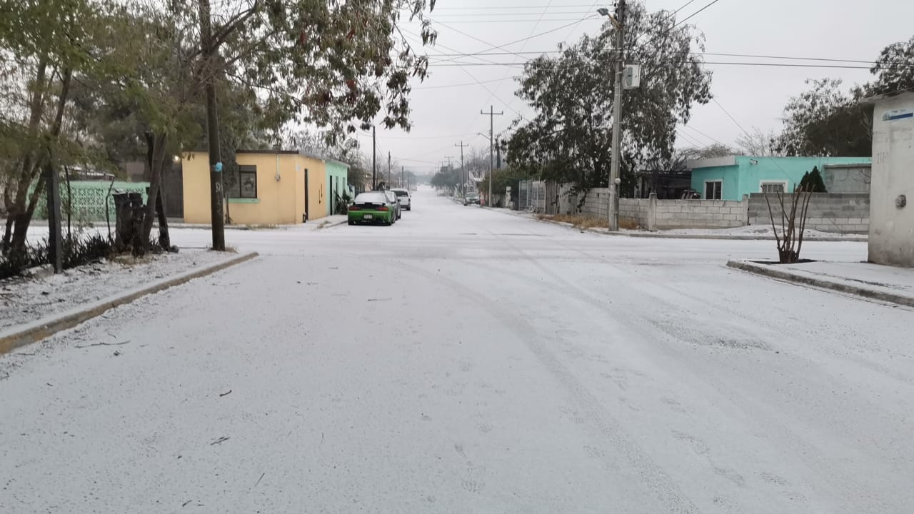 Por congelamiento de calles, taxistas no dieron servicio