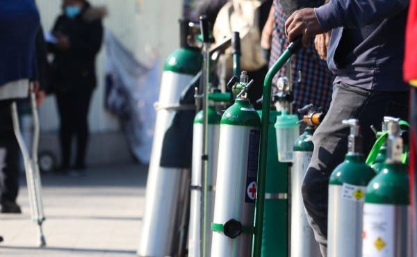 Apoya gobierno de Arteaga a 150 personas con tanques de oxígeno