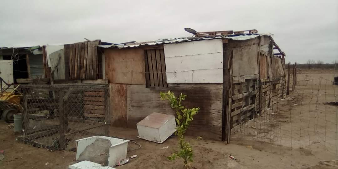 Al menos 10 familias que fueron reubicadas en Sabinas piden apoyo para mitigar el frío