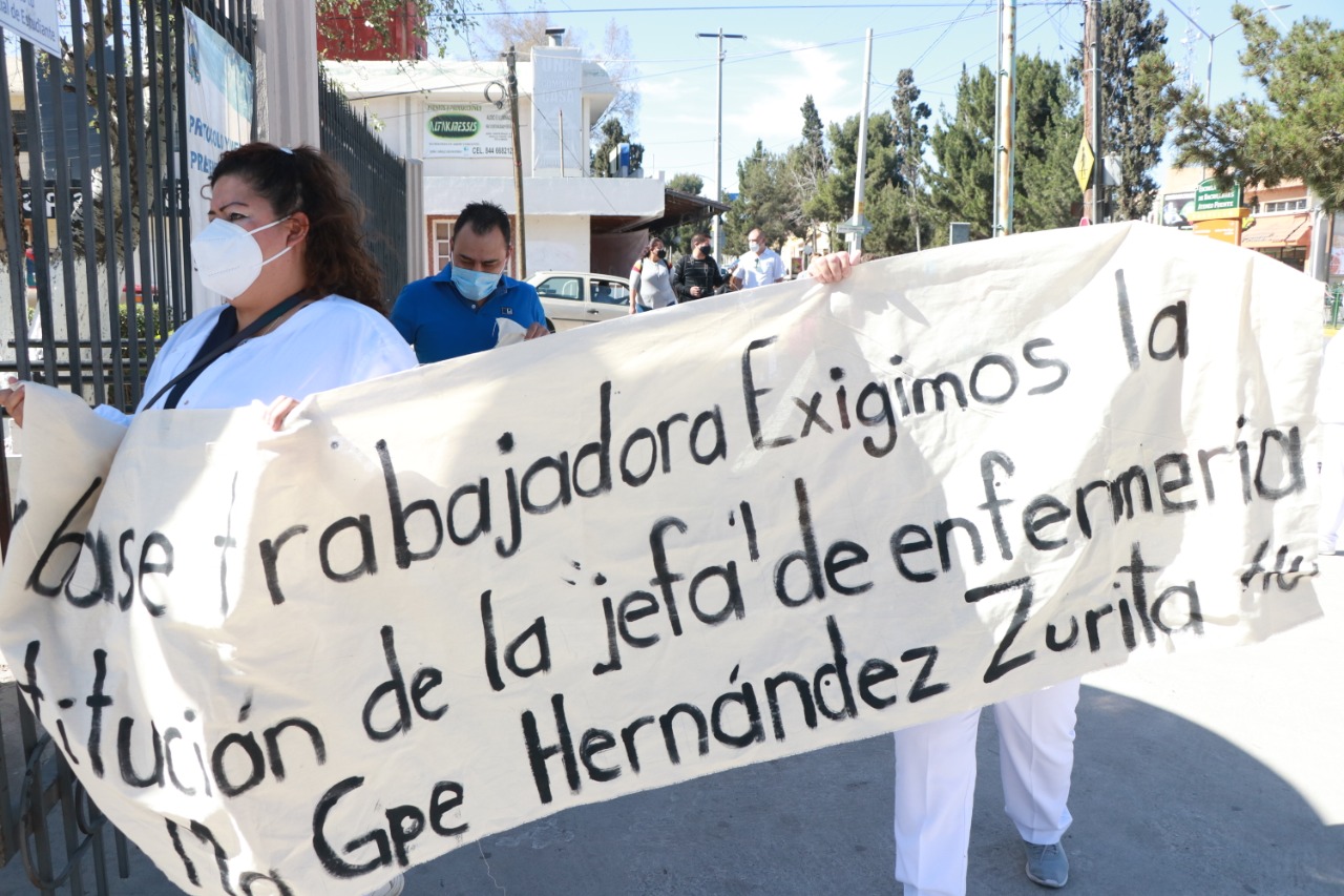 Protestan enfermeros del HU; exigen cesar a jefa de área y vacuna anticovid