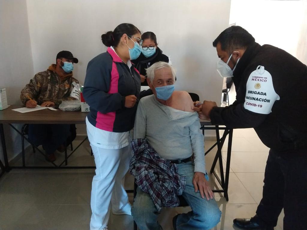 Sin fecha ni lugar, vacunación a adultos mayores en Saltillo