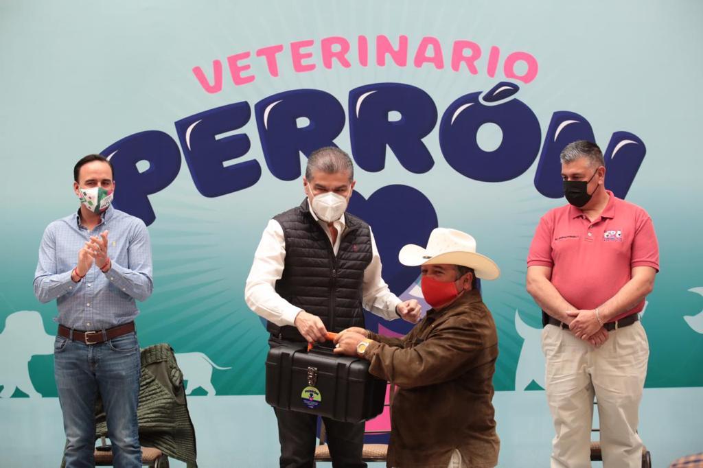 Entrega MARS equipo y medicamento para el programa ‘Veterinario Perrón’