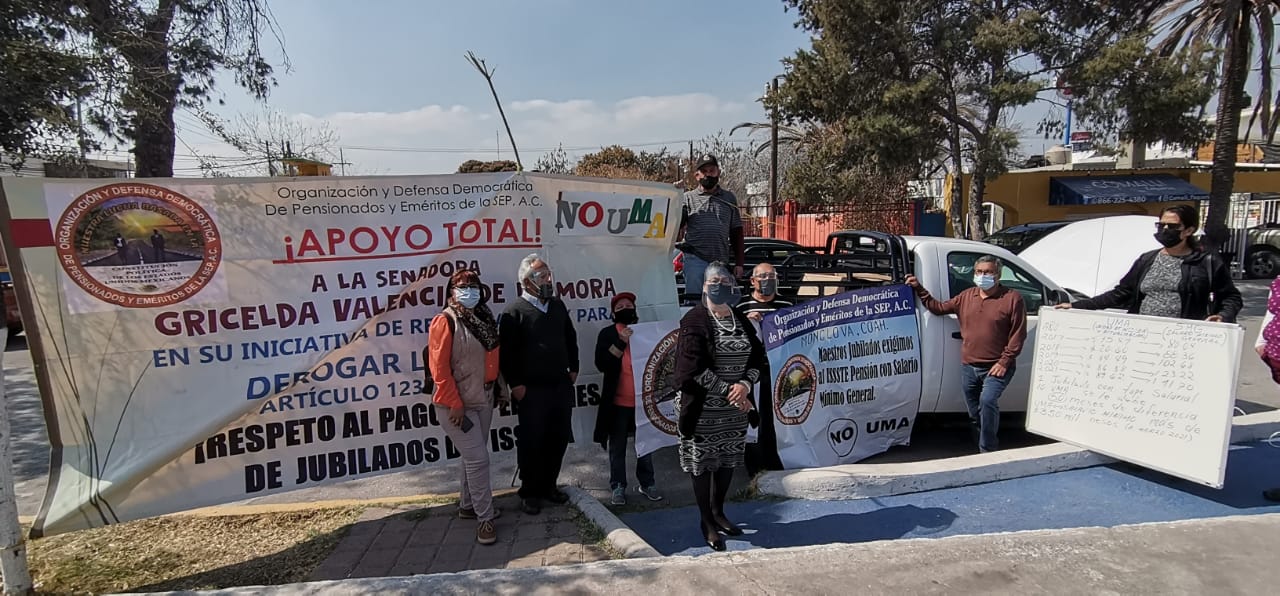 Exigen docentes en retiro mejores pensiones