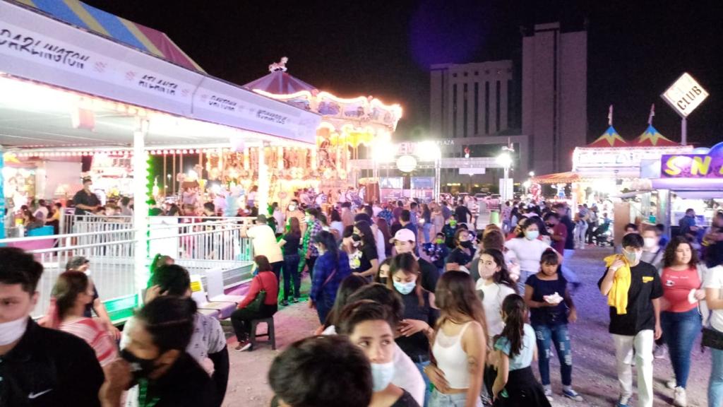 Por aglomeración, clausuran área de juegos mecánicos en Torreón