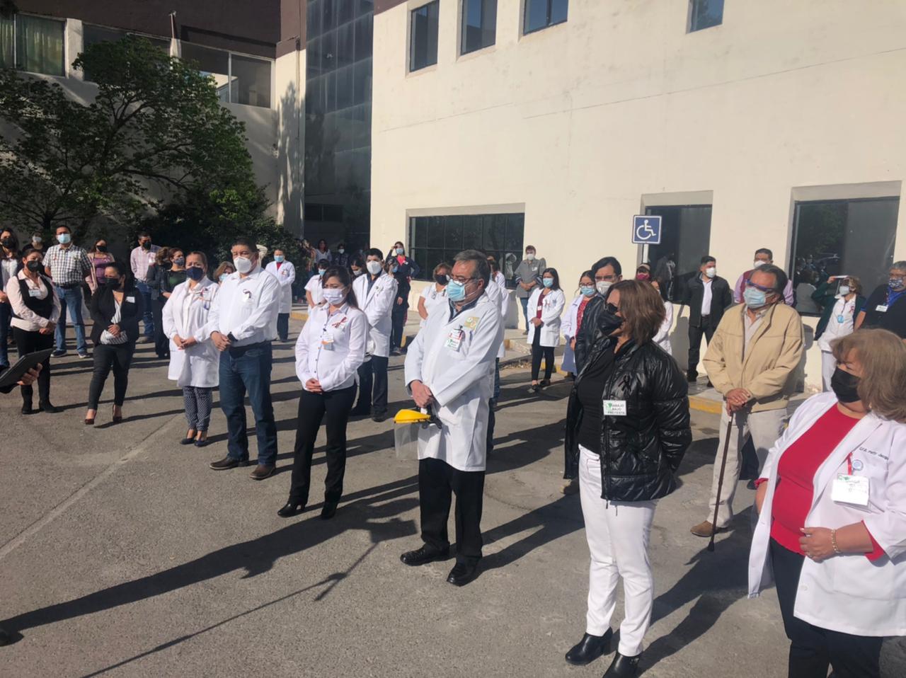 Protesta personal médico de la Clínica del Magisterio; piden ser vacunados vs Covid