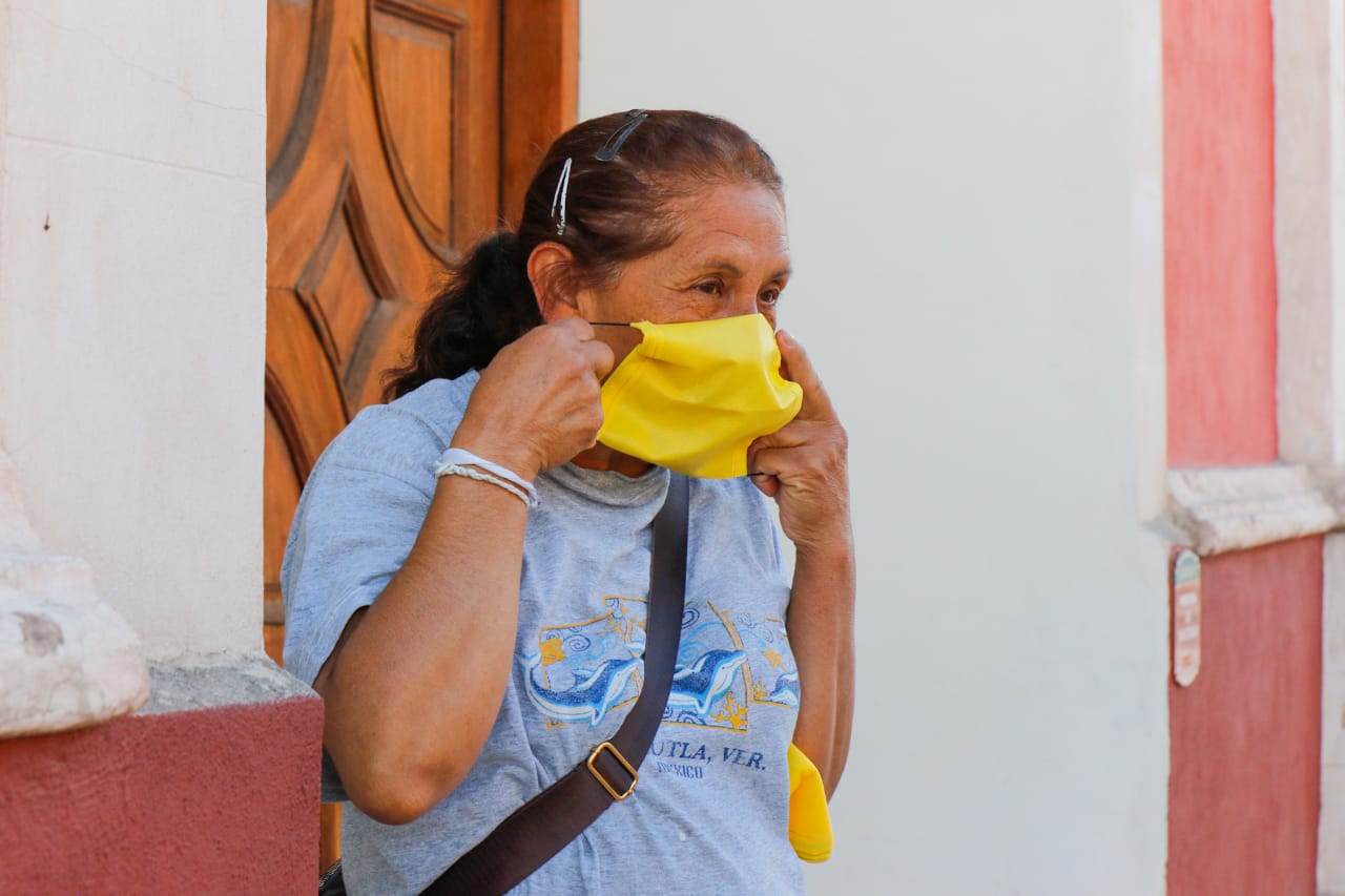 Exhortan a no dejar de usar el cubrebocas