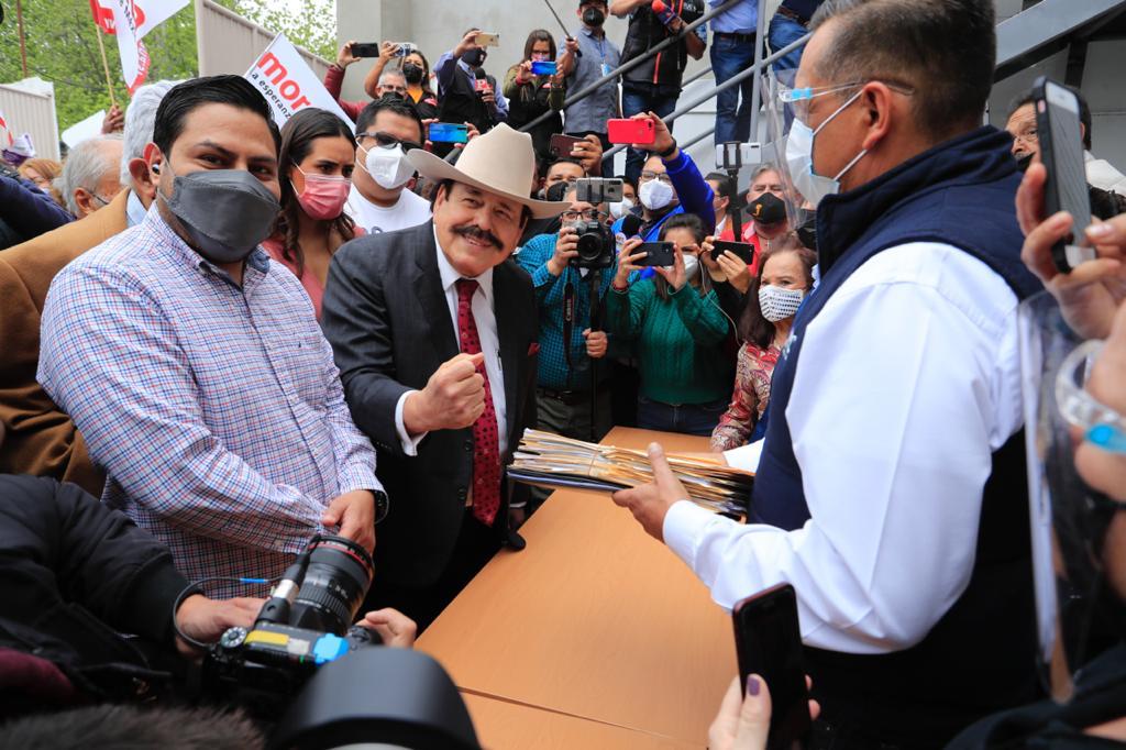 Se registra Armando Guadiana ante el IEC