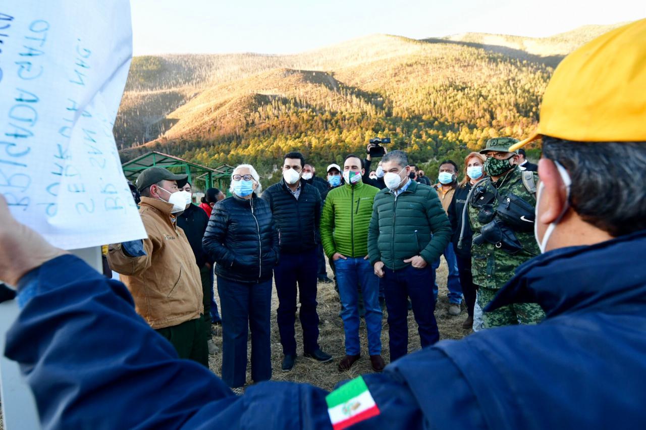 [Galería] Evalúa gobernador combate al incendio forestal