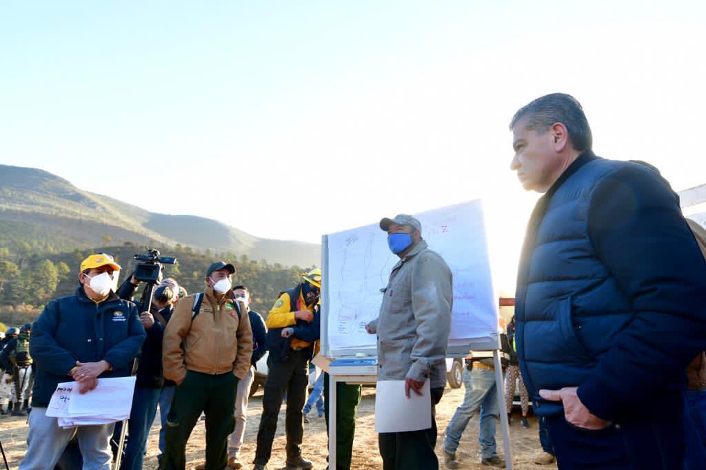 (GALERÍA) Gobernador recorre zona de siniestro en sierra de Arteaga